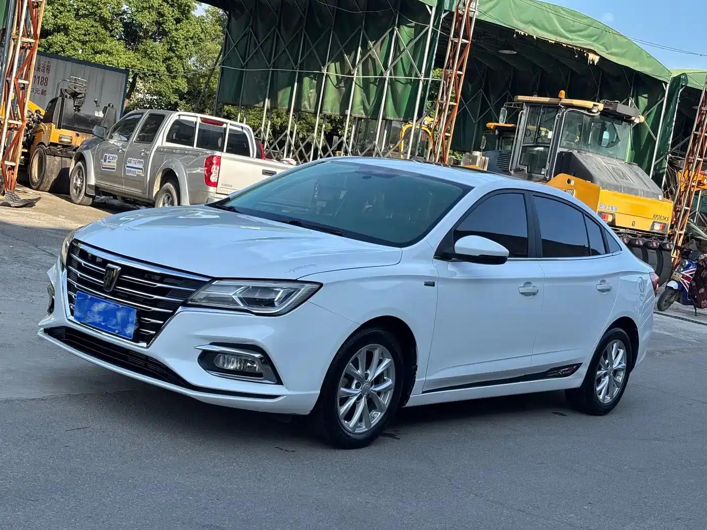 Roewe i5 2019 1.5L Automatic 4G Connected Langyue Edition — миниатюра 1