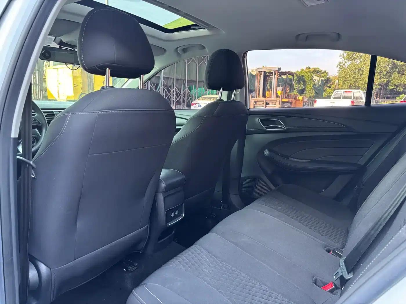Roewe i5 2019 1.5L Automatic 4G Connected Langyue Edition — миниатюра 6