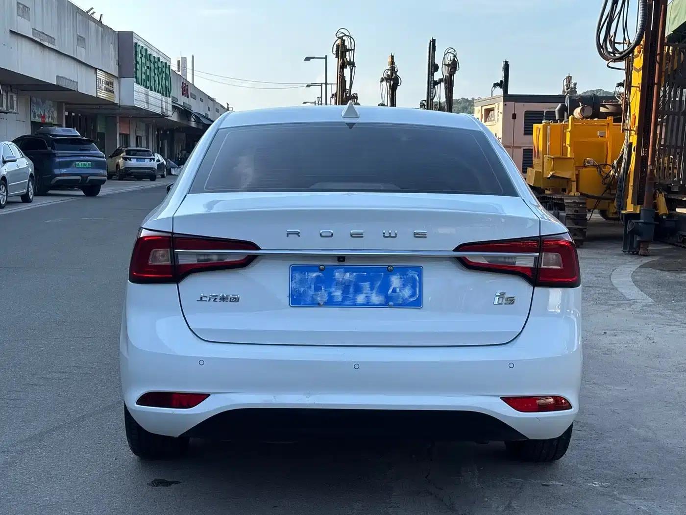 Roewe i5 2019 1.5L Automatic 4G Connected Langyue Edition — миниатюра 8