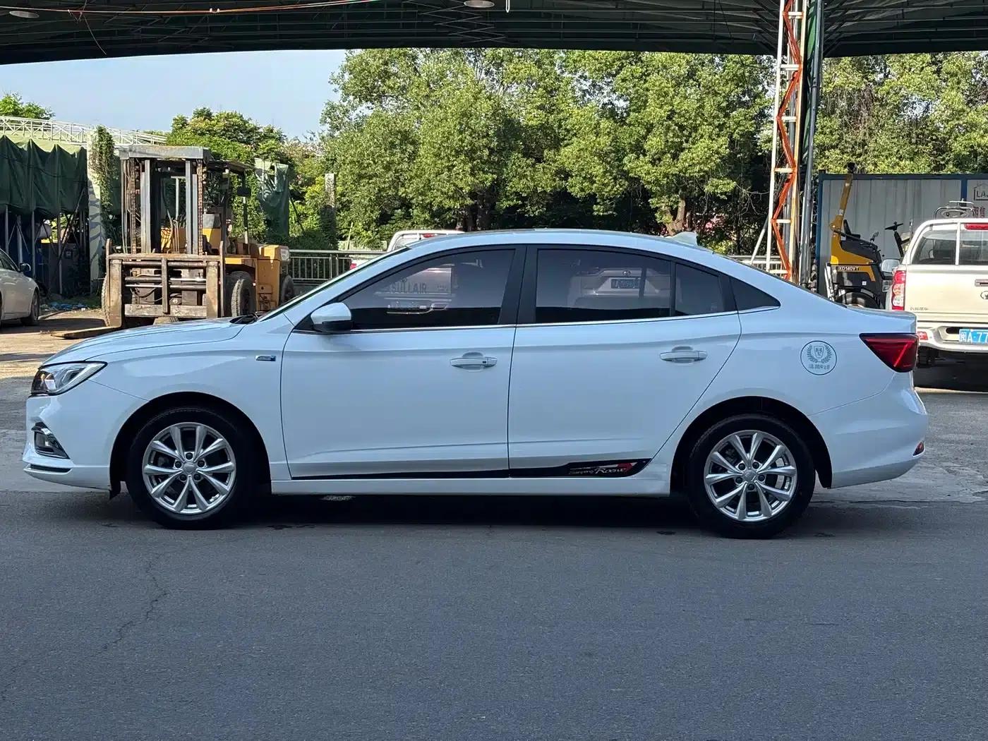 Roewe i5 2019 1.5L Automatic 4G Connected Langyue Edition — миниатюра 9