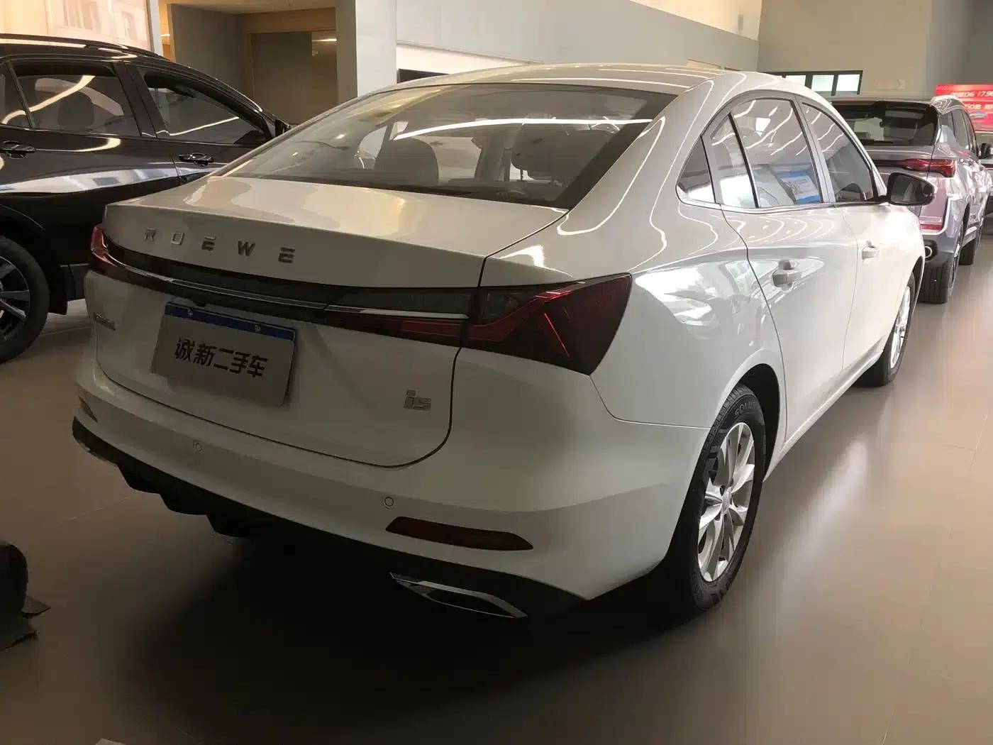 Roewe i5 2023 1.5L CVT Luxury Edition — миниатюра 3