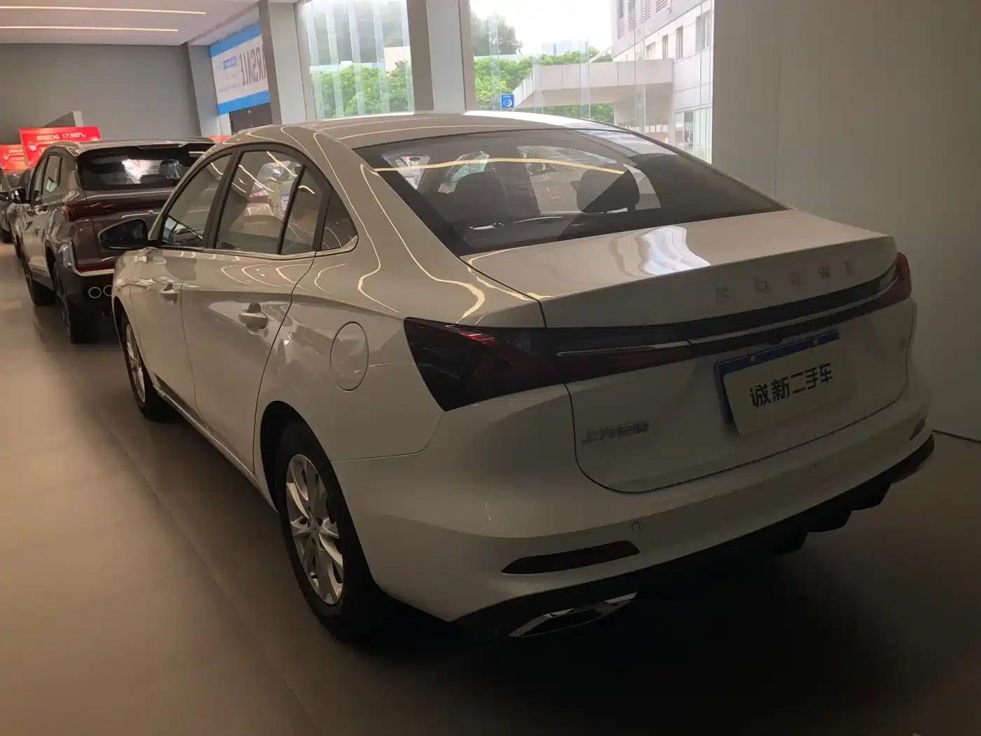 Roewe i5 2023 1.5L CVT Luxury Edition — миниатюра 4