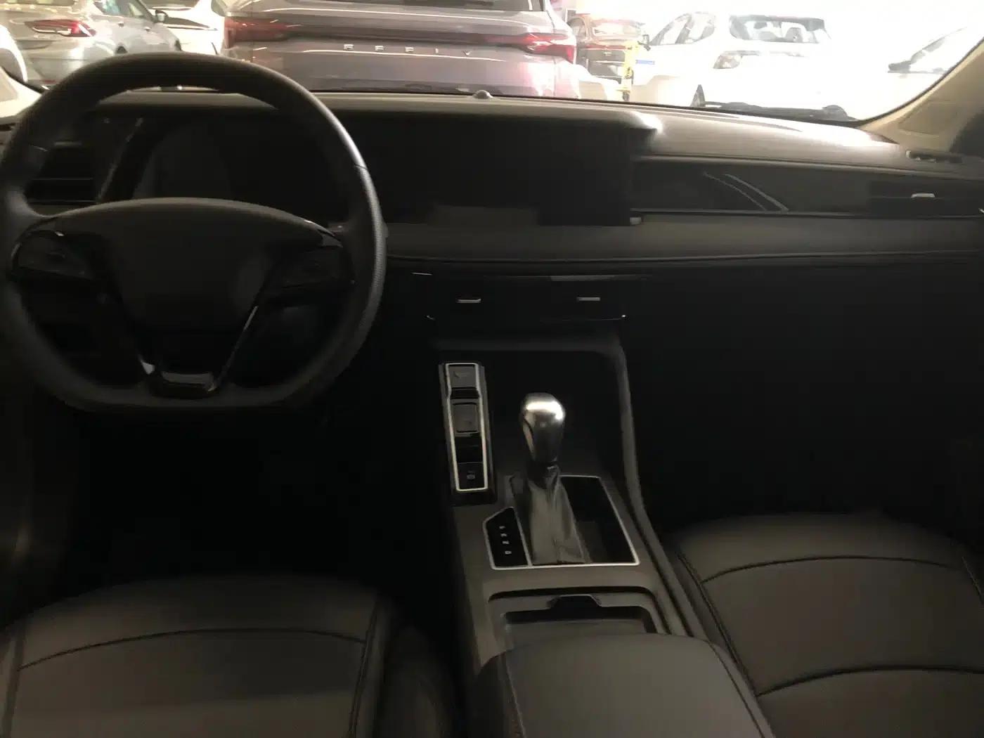 Roewe i5 2023 1.5L CVT Luxury Edition — миниатюра 6