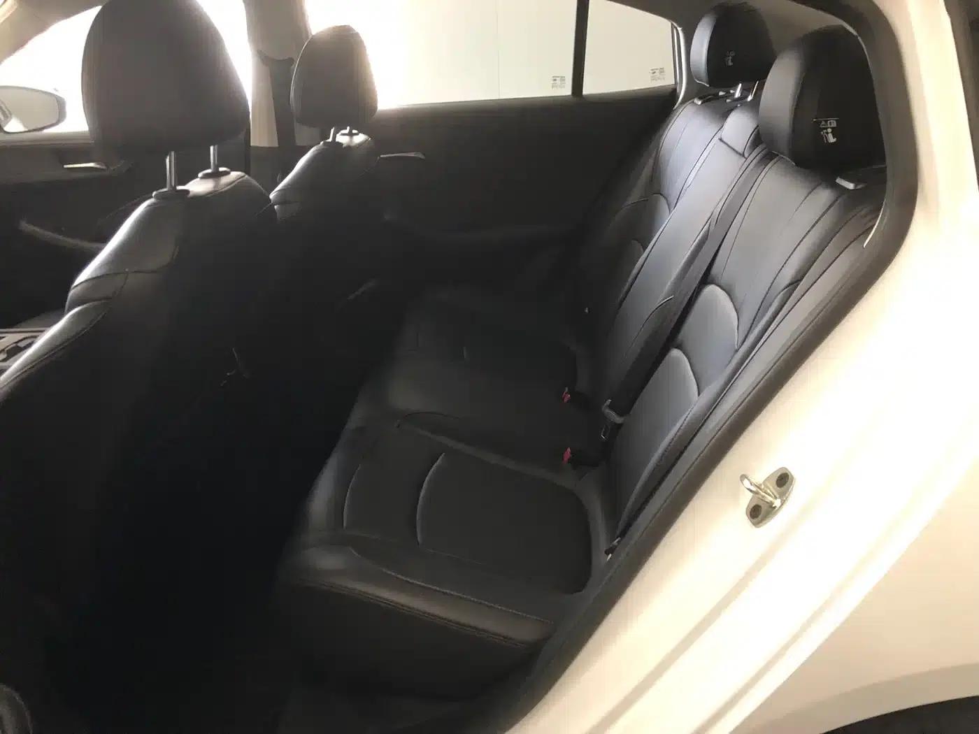 Roewe i5 2023 1.5L CVT Luxury Edition — миниатюра 7