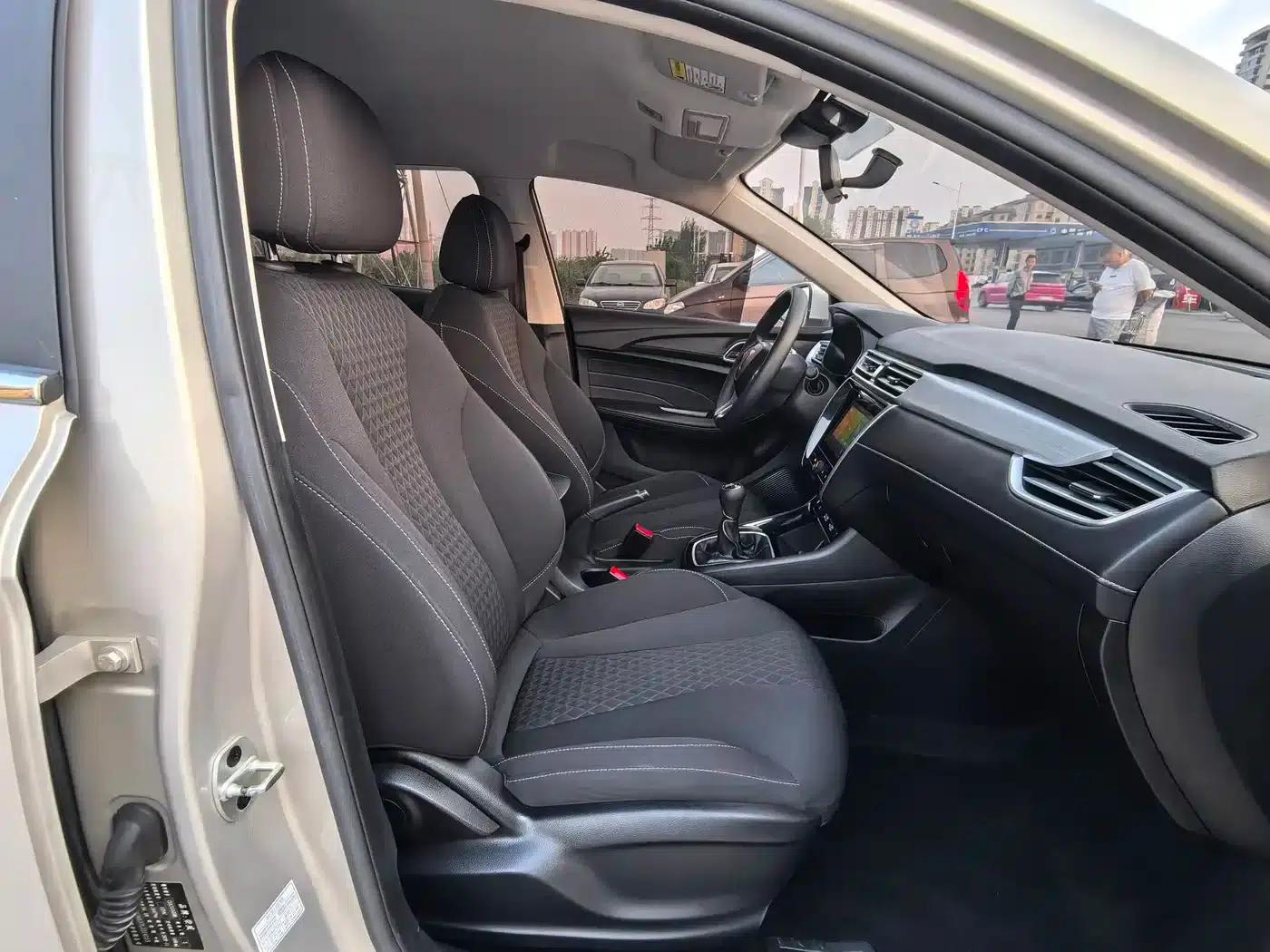 Roewe i5 2020 1.5L Manual 4G Connected Leading Edition — миниатюра 12