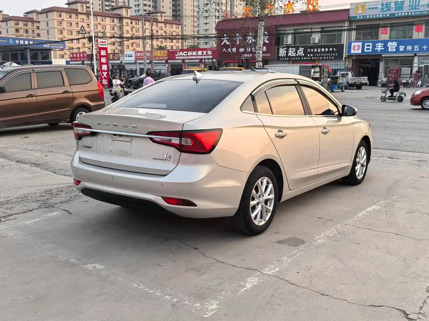 Roewe i5 2020 1.5L Manual 4G Connected Leading Edition — миниатюра 4