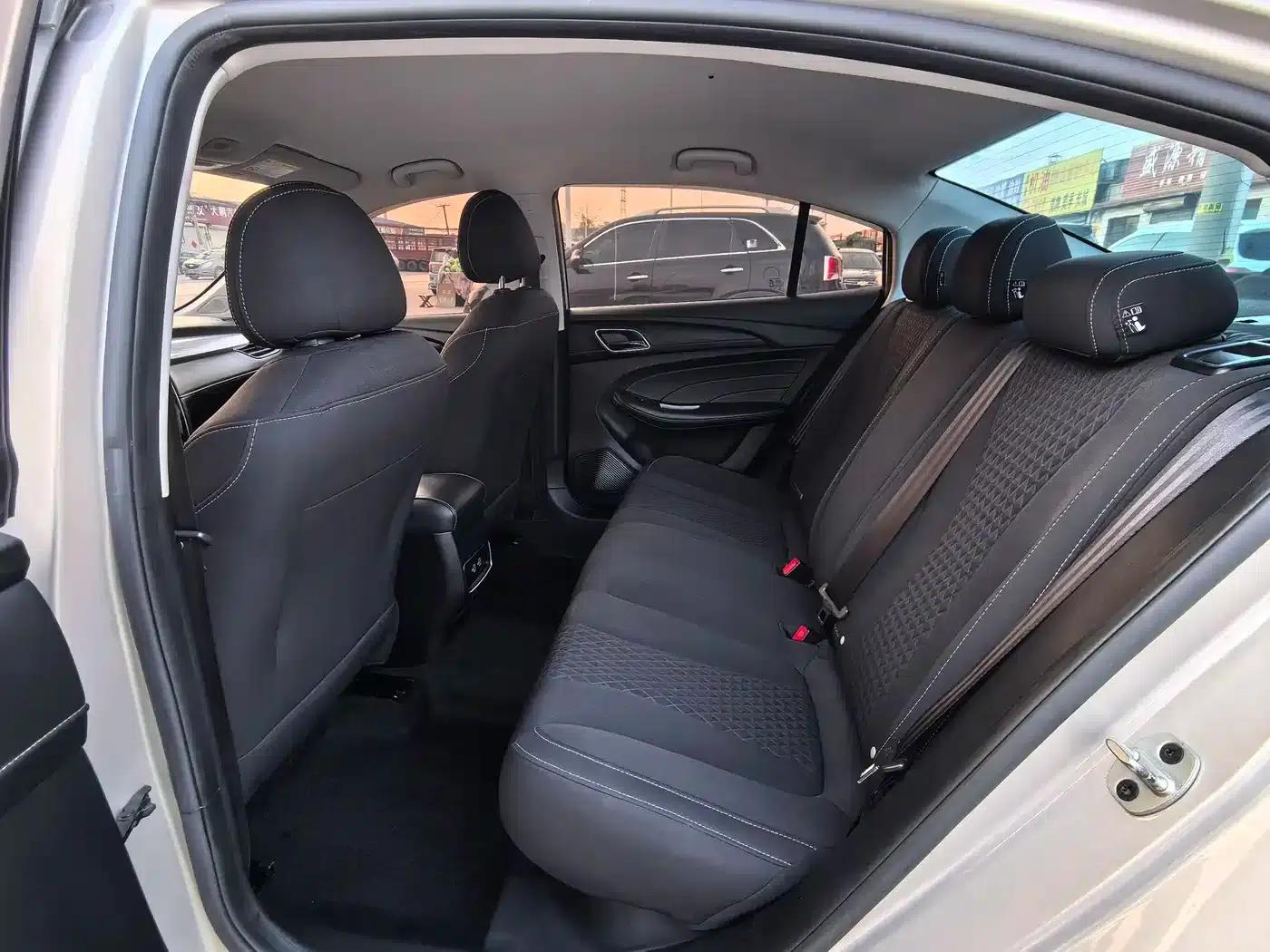 Roewe i5 2020 1.5L Manual 4G Connected Leading Edition — миниатюра 9