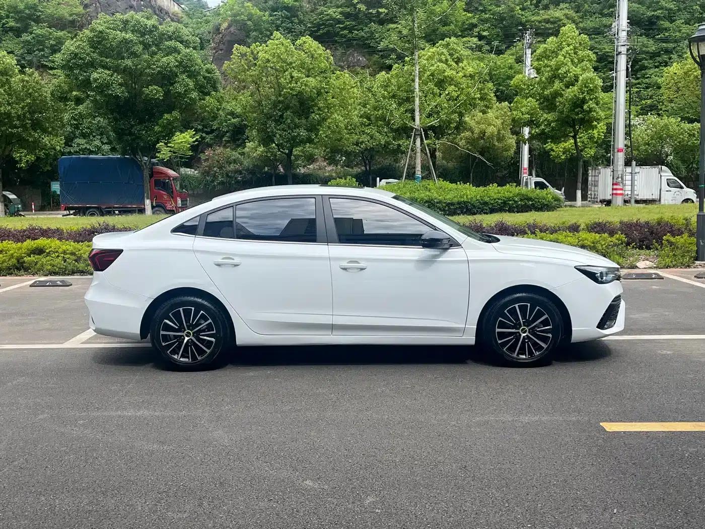 Roewe i5 2021 1.5L Manual Platinum Edition — миниатюра 7