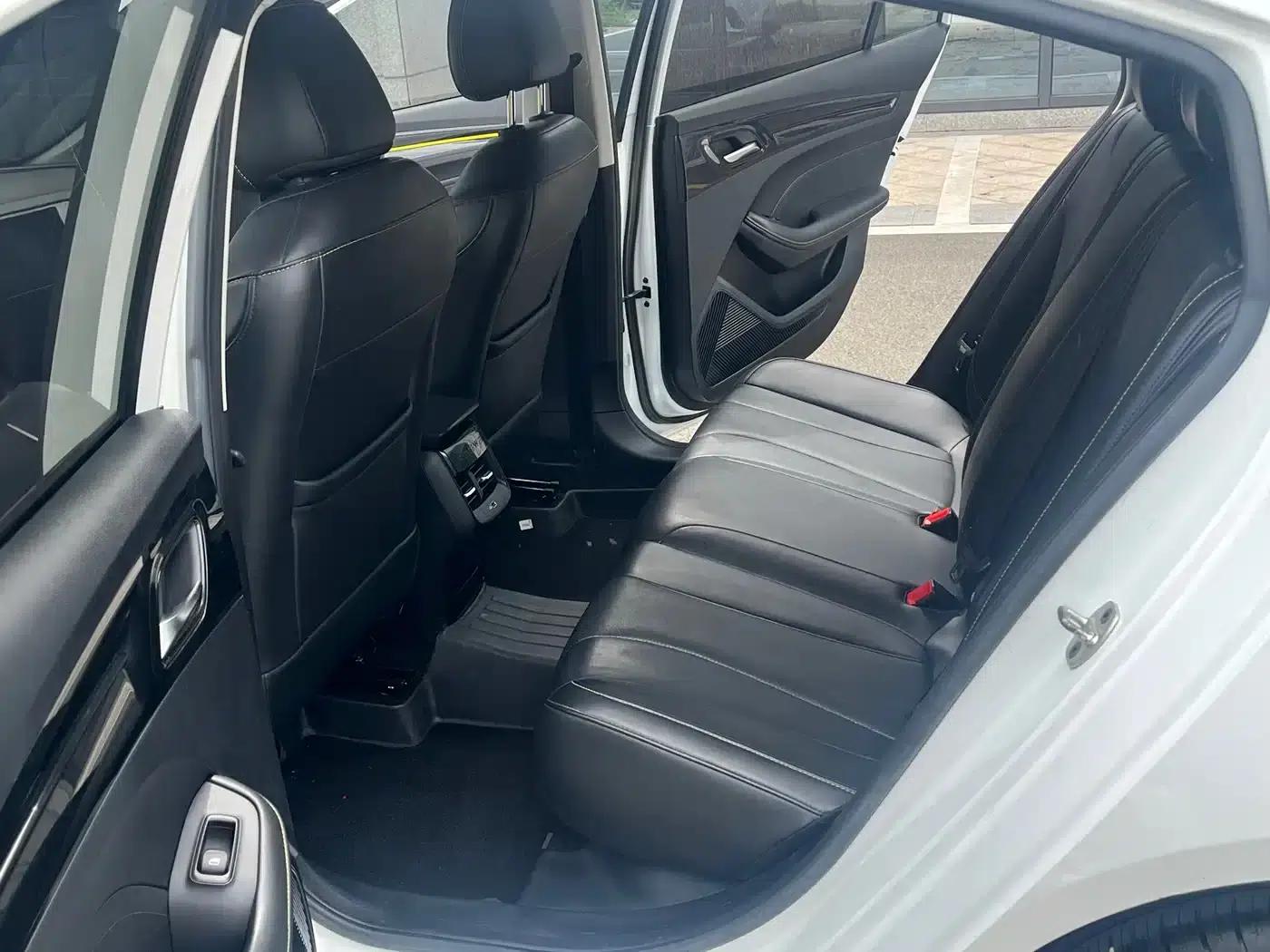 Roewe i5 2021 1.5L Manual Platinum Edition — миниатюра 9