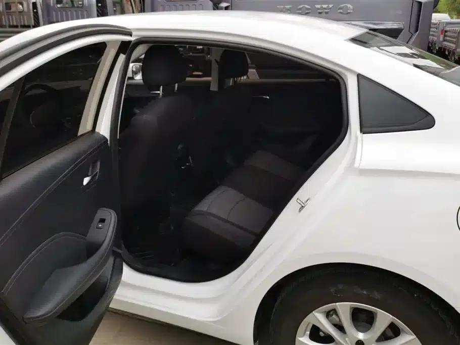 Roewe i5 2023 1.5L Manual Comfort Edition — миниатюра 11