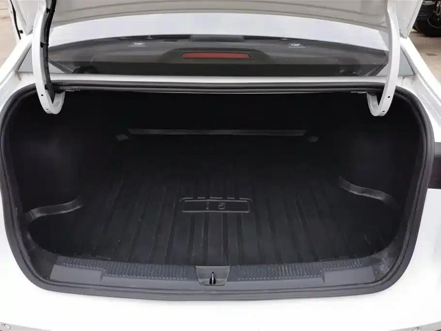 Roewe i5 2023 1.5L Manual Comfort Edition — миниатюра 4
