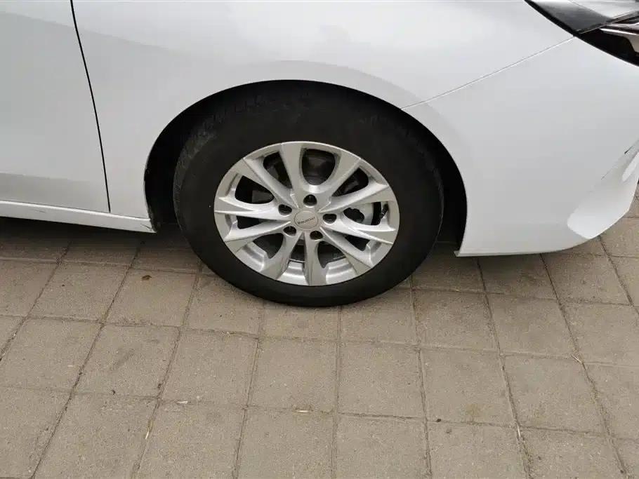 Roewe i5 2023 1.5L Manual Comfort Edition — миниатюра 6
