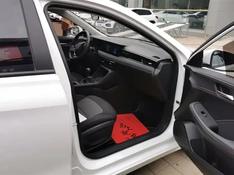 Roewe i5 2023 1.5L Manual Comfort Edition — миниатюра 8