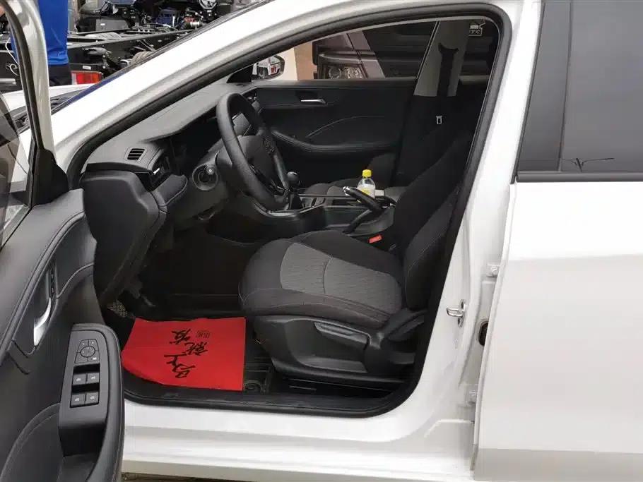 Roewe i5 2023 1.5L Manual Comfort Edition — миниатюра 9