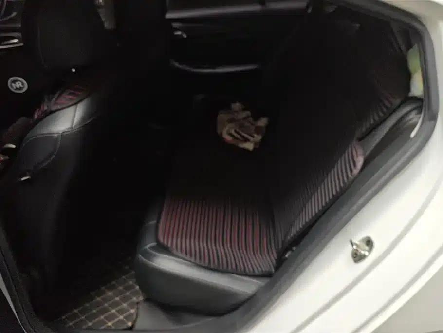 Roewe i5 2019 1.5L Automatic 4G Connected Flagship Edition — миниатюра 11