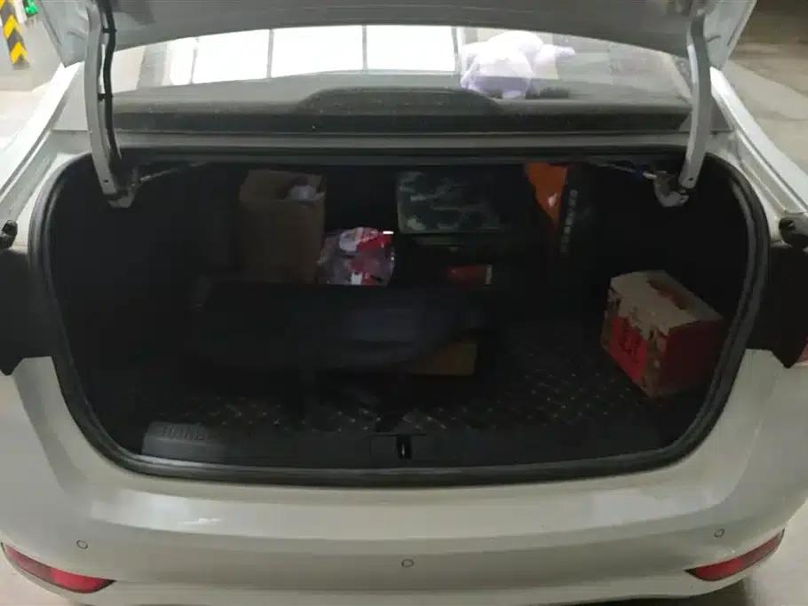 Roewe i5 2019 1.5L Automatic 4G Connected Flagship Edition — миниатюра 4