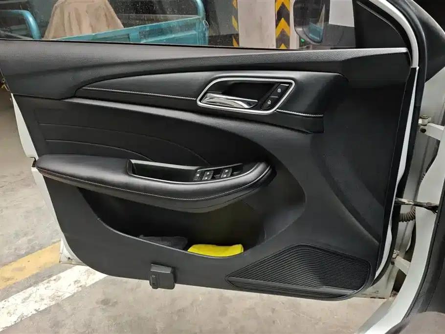 Roewe i5 2019 1.5L Automatic 4G Connected Flagship Edition — миниатюра 7