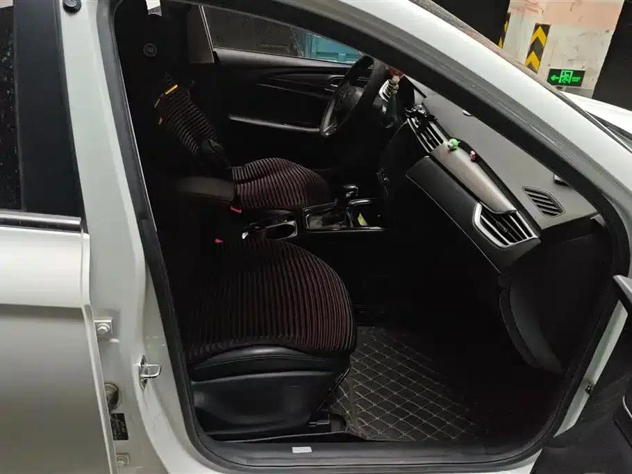 Roewe i5 2019 1.5L Automatic 4G Connected Flagship Edition — миниатюра 8