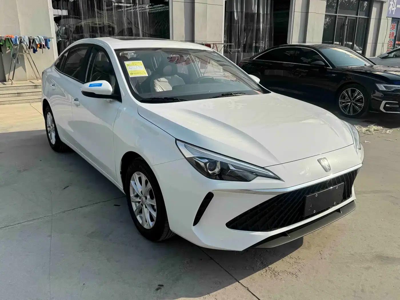 Roewe i5 2023 1.5L CVT Luxury Edition — миниатюра 3
