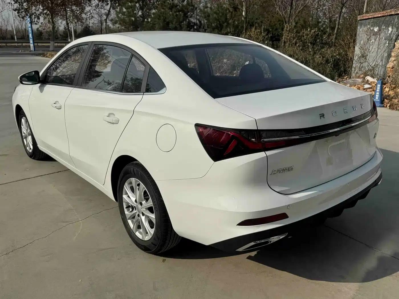 Roewe i5 2023 1.5L CVT Luxury Edition — миниатюра 6