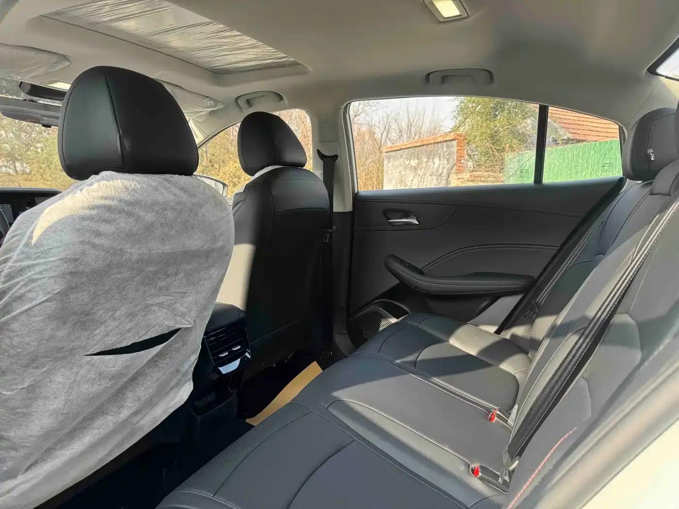 Roewe i5 2023 1.5L CVT Luxury Edition — миниатюра 8