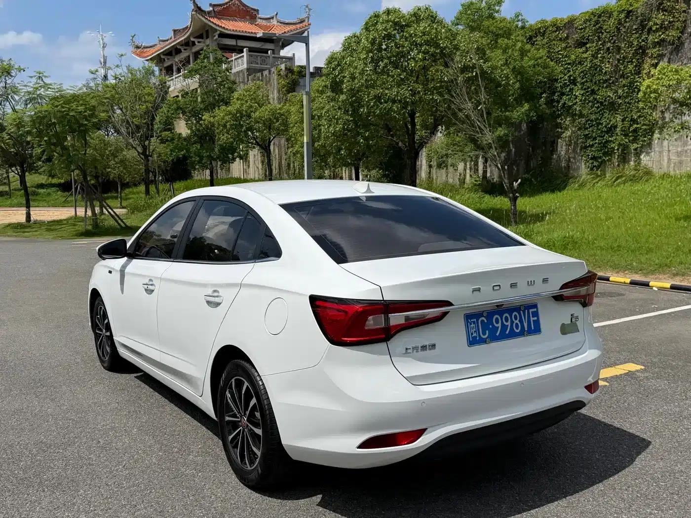 Roewe i5 2020 1.5L Automatic 4G Connected Leading Flagship Edition — миниатюра 4