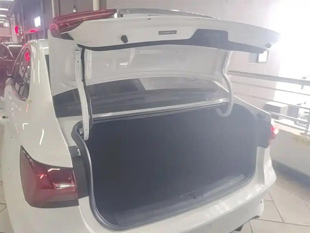 Roewe i5 2021 1.5L CVT Star Edition — миниатюра 19