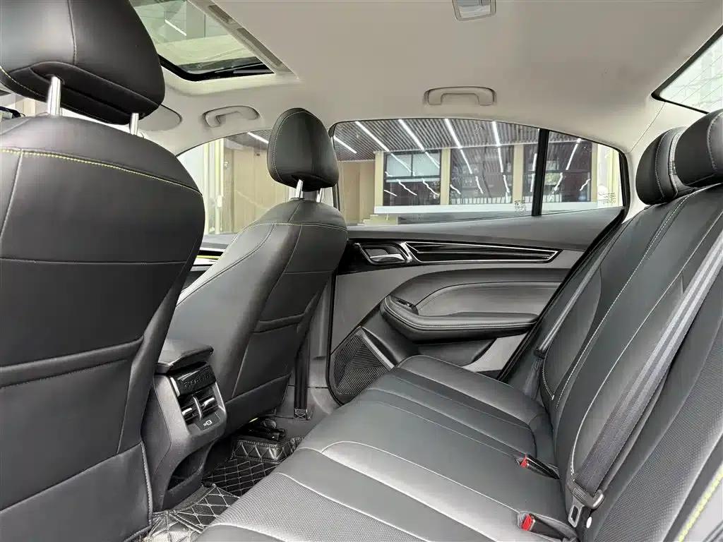 Roewe i5 2021 Facelift 1.5L CVT Diamond Edition — миниатюра 13