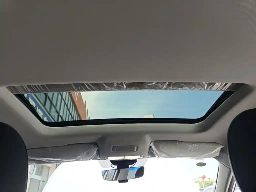 Roewe i5 2023 1.5L CVT Luxury Edition — миниатюра 18