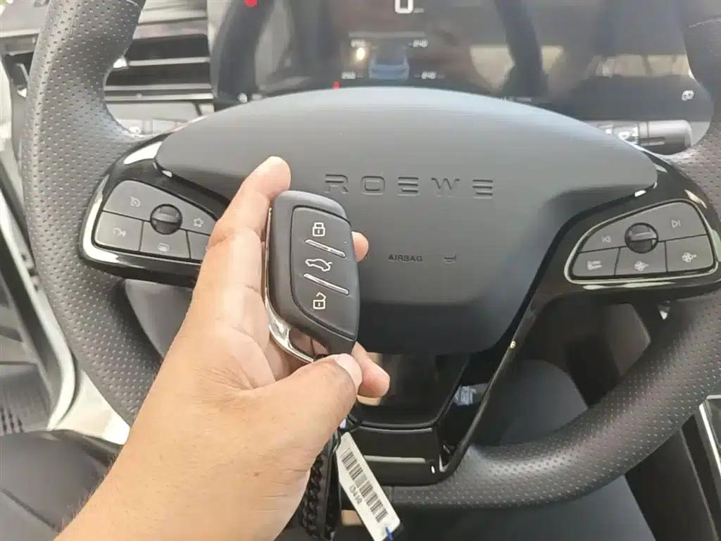 Roewe i5 2023 1.5L CVT Luxury Edition — миниатюра 9