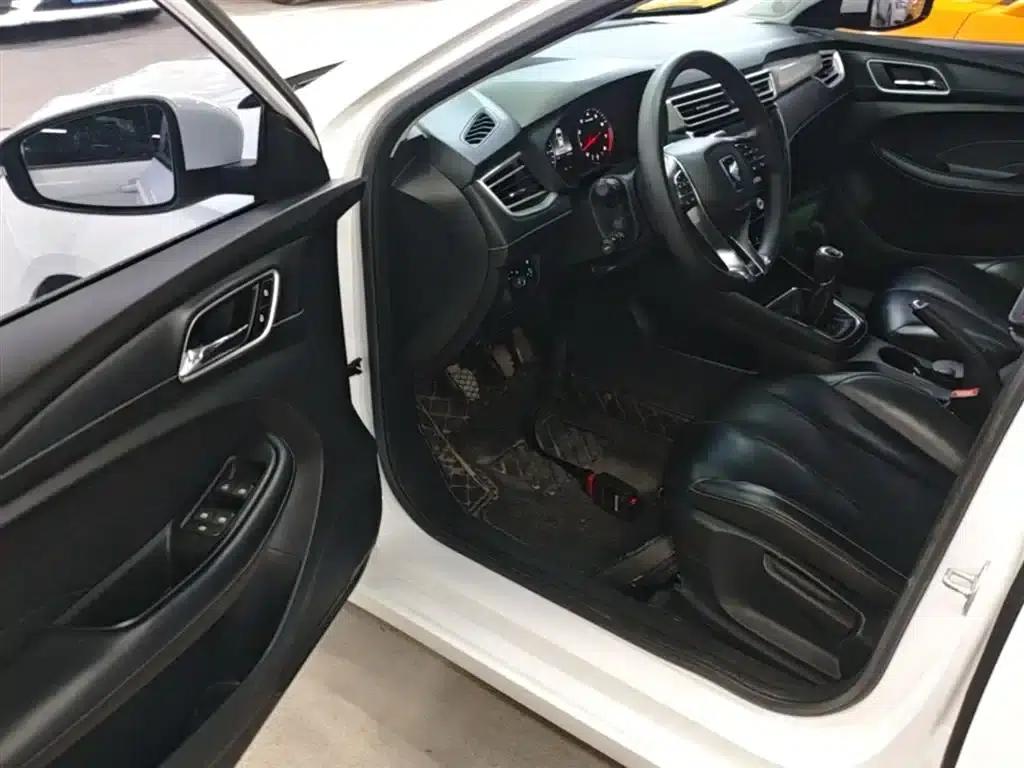 Roewe i5 2019 1.5L Manual 4G Connected Flagship Edition — миниатюра 16