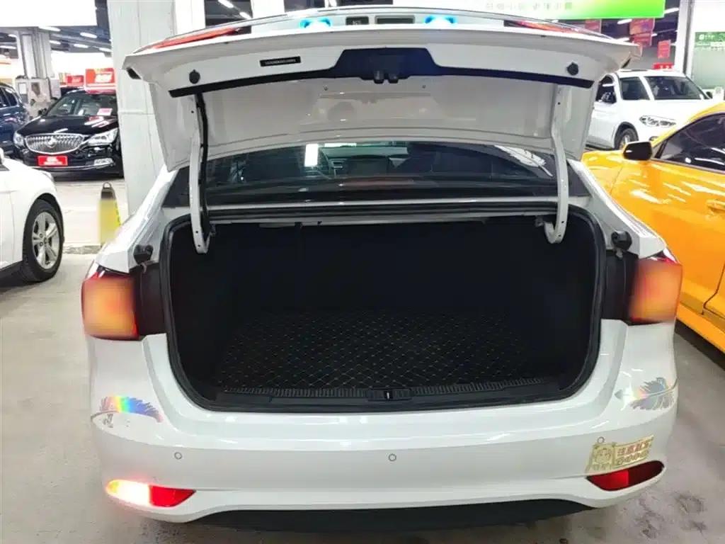 Roewe i5 2019 1.5L Manual 4G Connected Flagship Edition — миниатюра 19