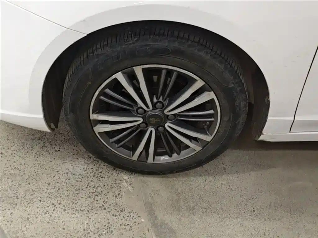 Roewe i5 2019 1.5L Manual 4G Connected Flagship Edition — миниатюра 23