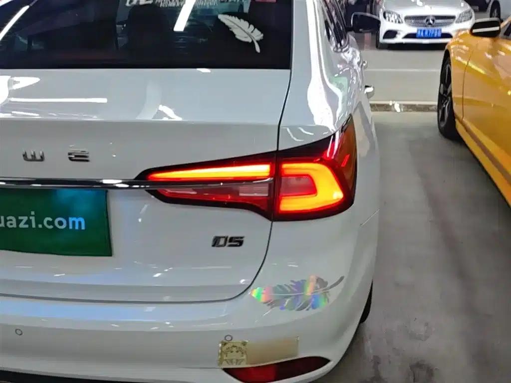 Roewe i5 2019 1.5L Manual 4G Connected Flagship Edition — миниатюра 8