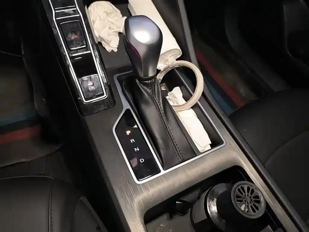 Roewe i5 2023 1.5L CVT Luxury Edition — миниатюра 14