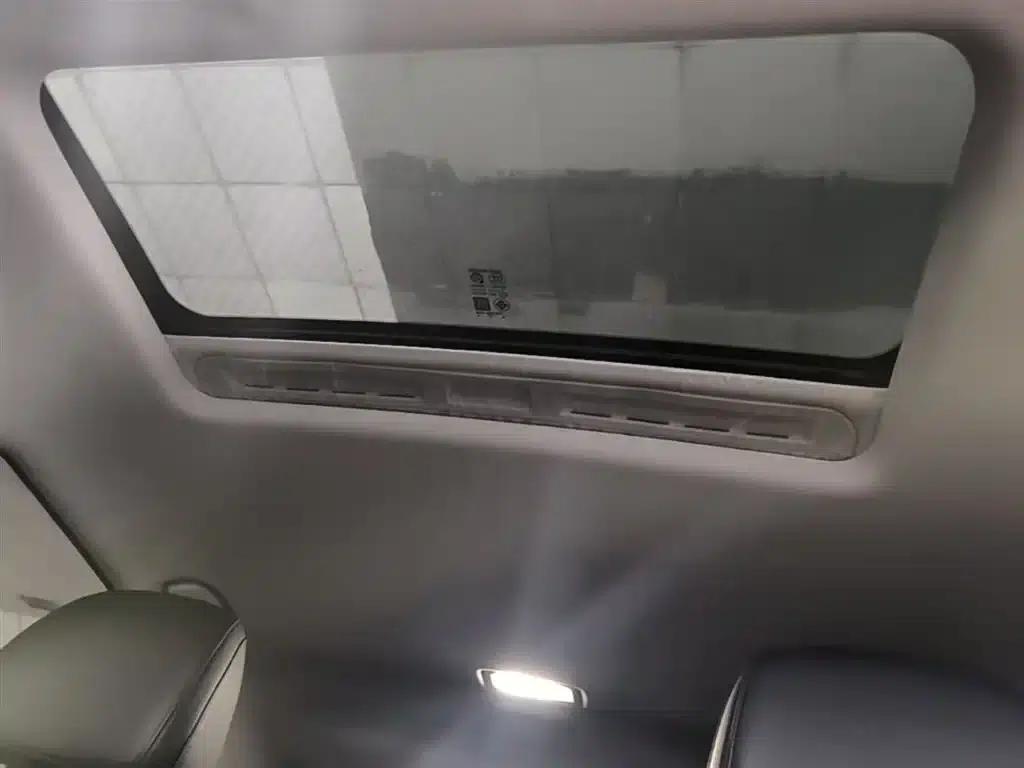 Roewe i5 2023 1.5L CVT Luxury Edition — миниатюра 18