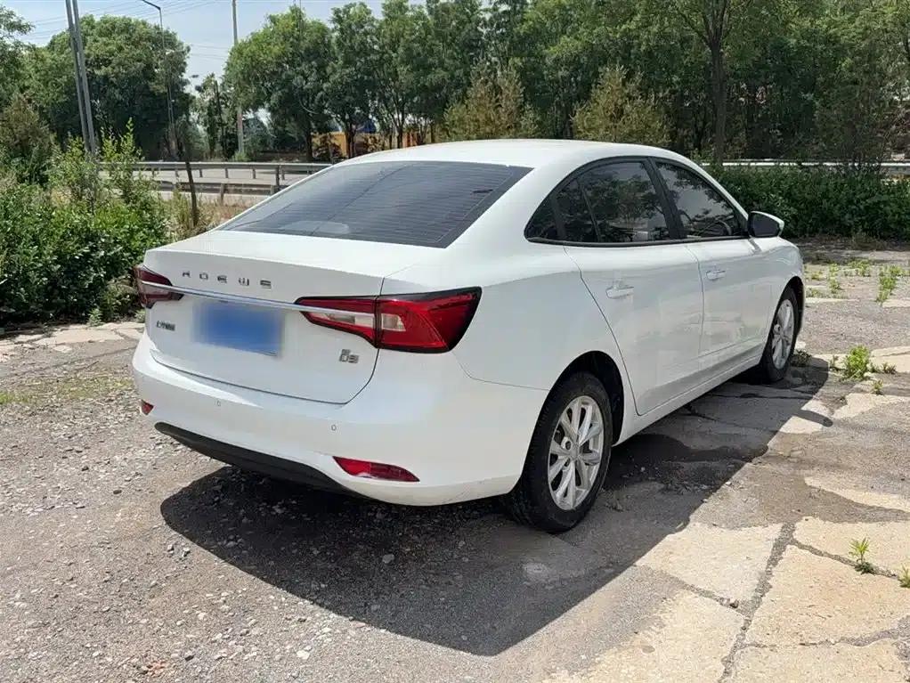 Roewe i5 2020 1.5L Automatic 4G Connected Leading Edition — миниатюра 4