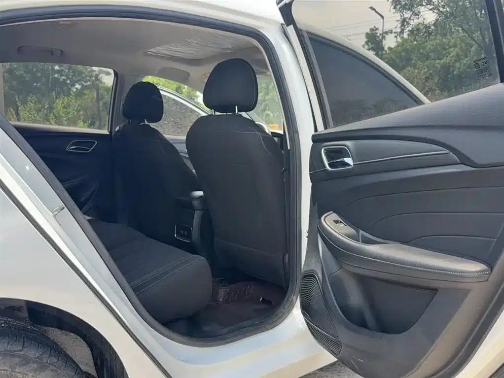 Roewe i5 2020 1.5L Automatic 4G Connected Leading Edition — миниатюра 8