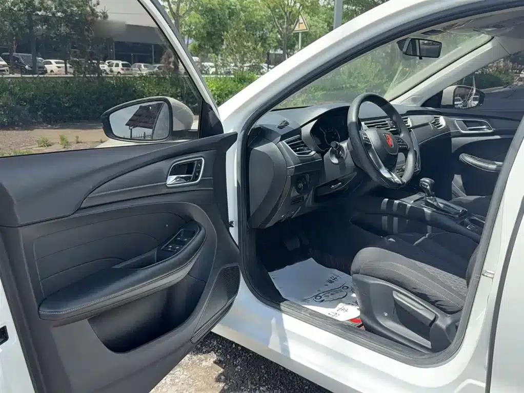 Roewe i5 2020 1.5L Automatic 4G Connected Leading Edition — миниатюра 9