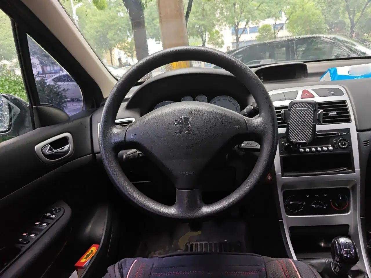 Peugeot 307 2010 Hatchback 1.6L Manual Comfort Edition — миниатюра 11