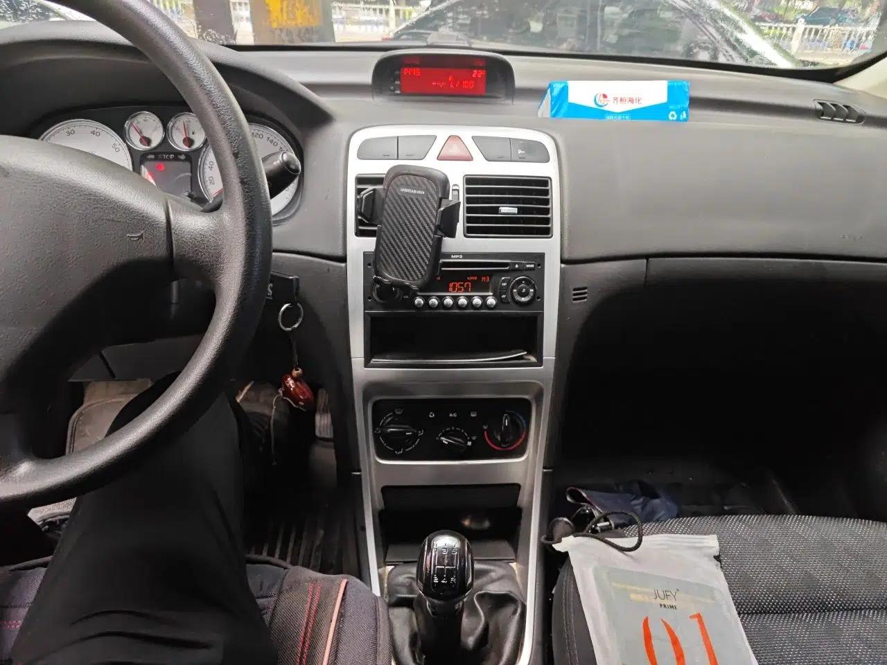 Peugeot 307 2010 Hatchback 1.6L Manual Comfort Edition — миниатюра 14