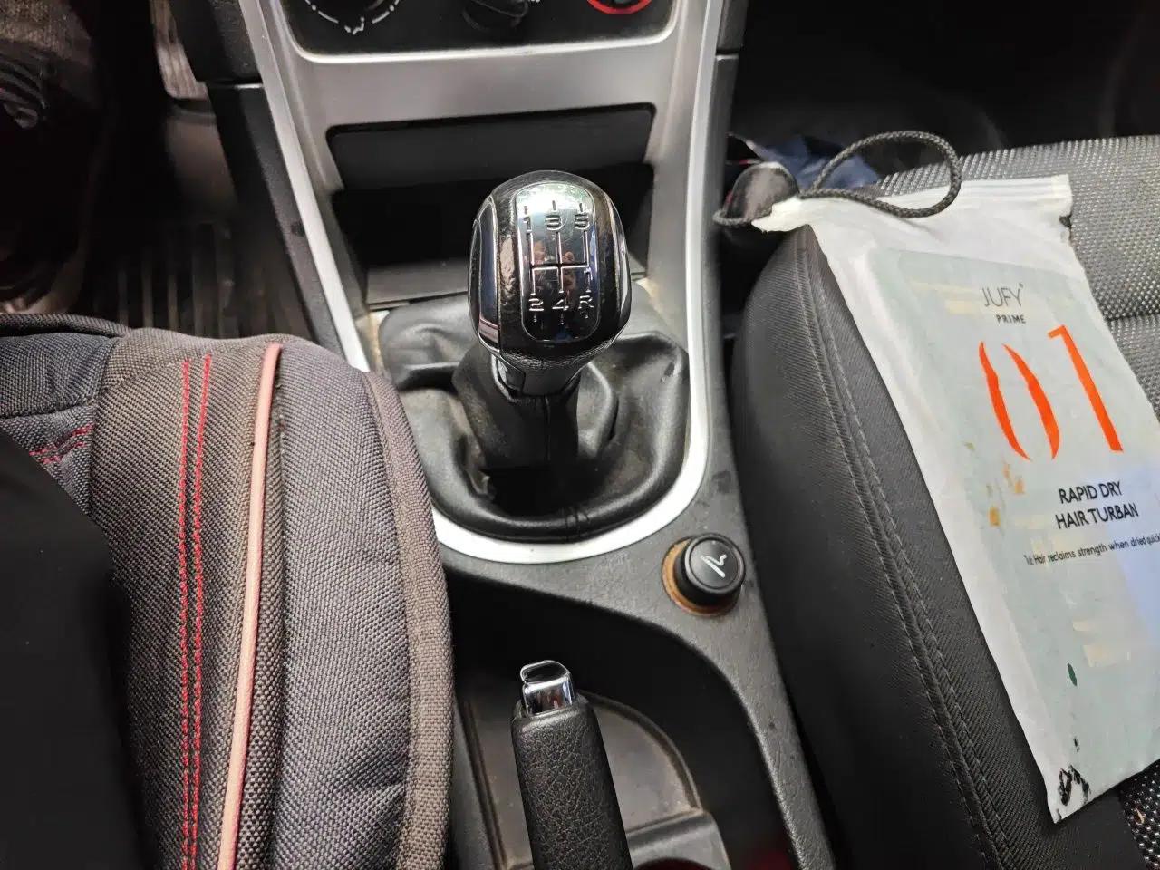 Peugeot 307 2010 Hatchback 1.6L Manual Comfort Edition — миниатюра 15