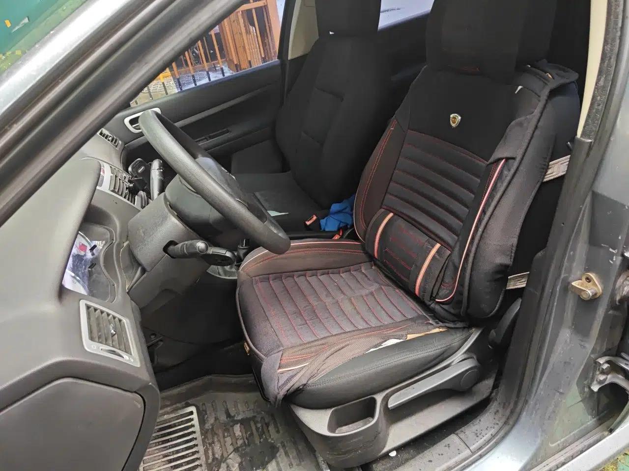 Peugeot 307 2010 Hatchback 1.6L Manual Comfort Edition — миниатюра 16