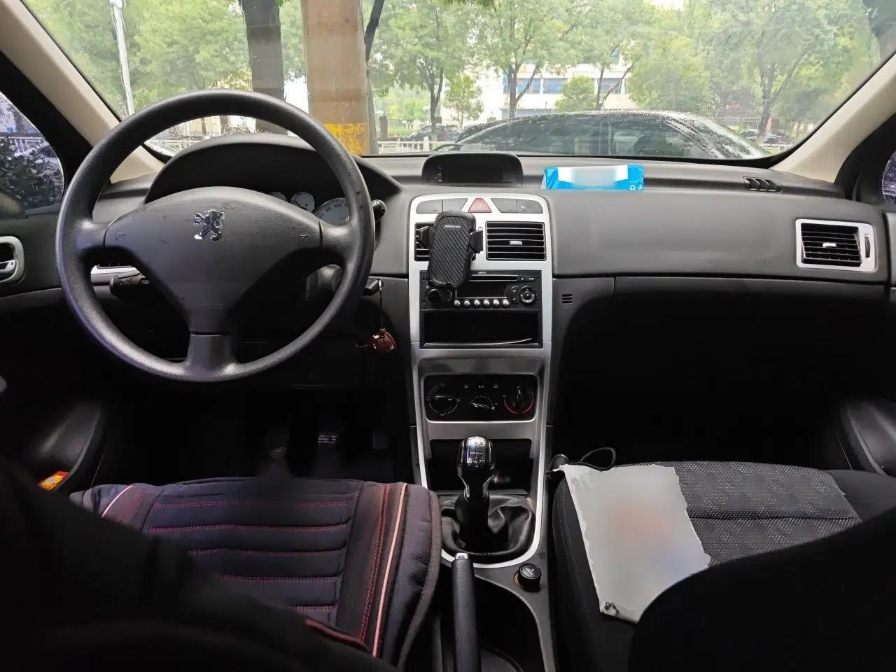Peugeot 307 2010 Hatchback 1.6L Manual Comfort Edition — миниатюра 10