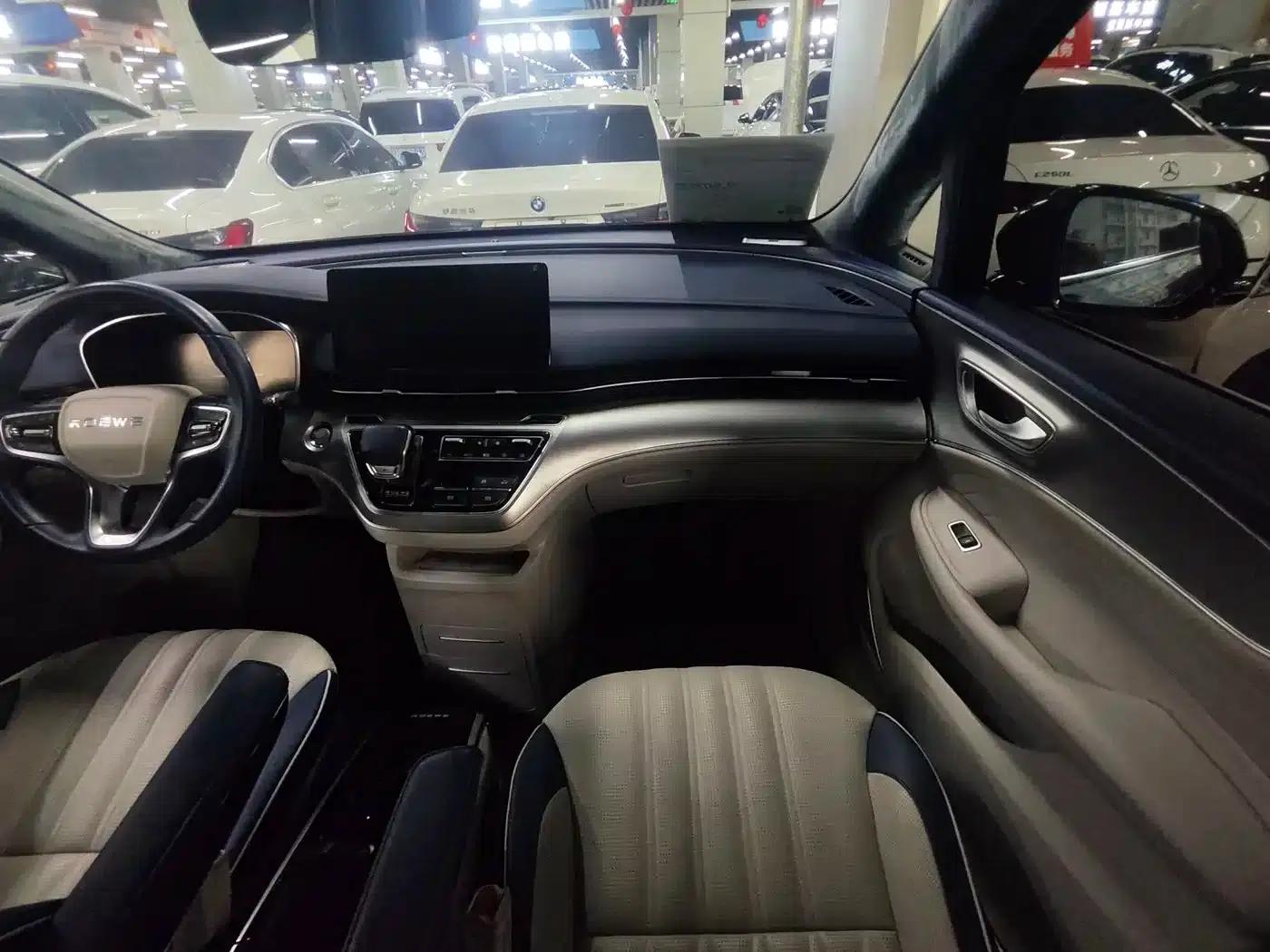 Roewe iMAX8 2022 400TGI Supreme Edition — миниатюра 9
