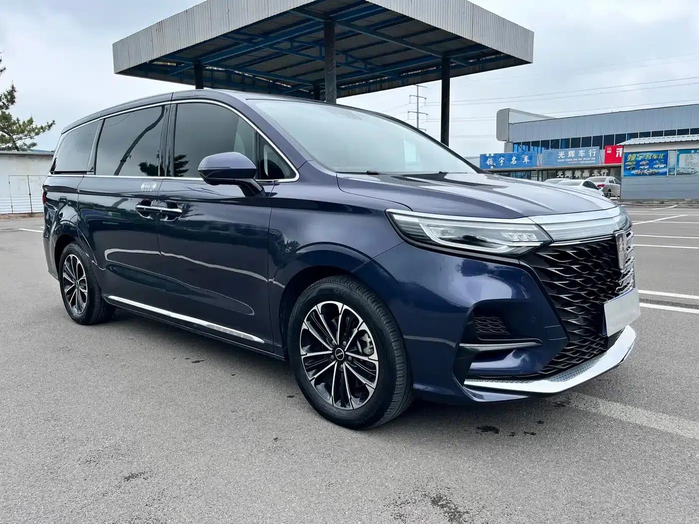 Roewe iMAX8 2021 400TGI Supreme Series Premium Edition — миниатюра 3