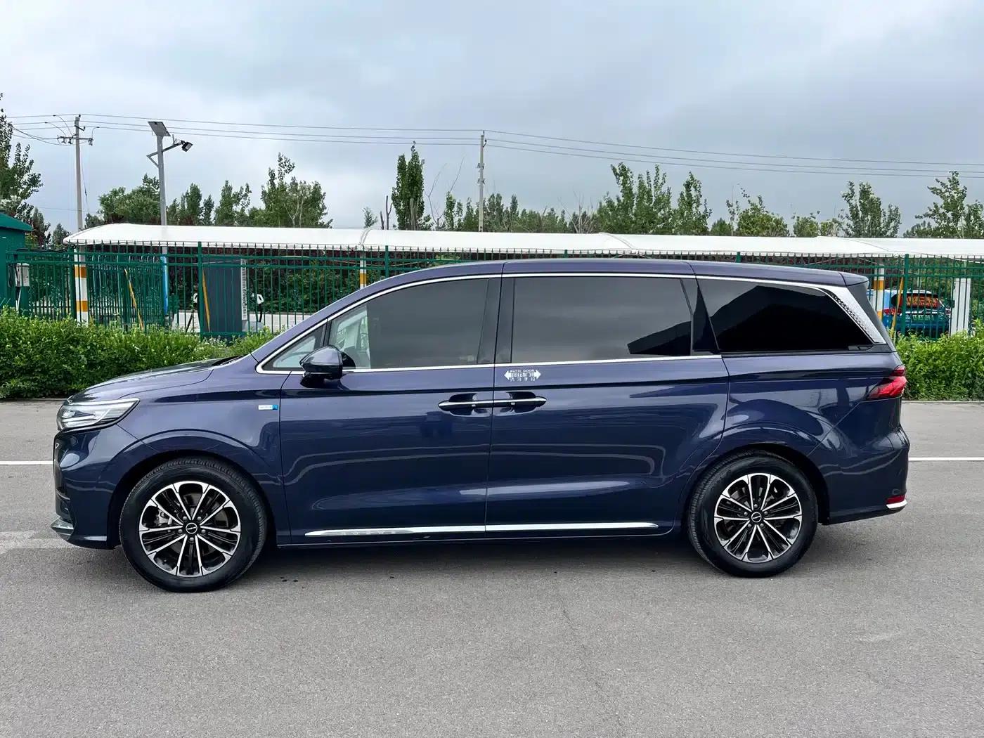 Roewe iMAX8 2021 400TGI Supreme Series Premium Edition — миниатюра 4