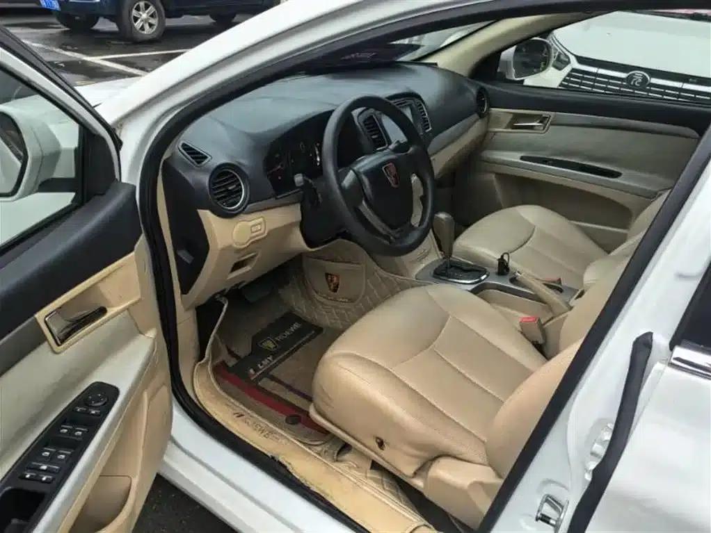 Roewe 350 2013 Model 350S 1.5L Manual Speed Edition — миниатюра 4