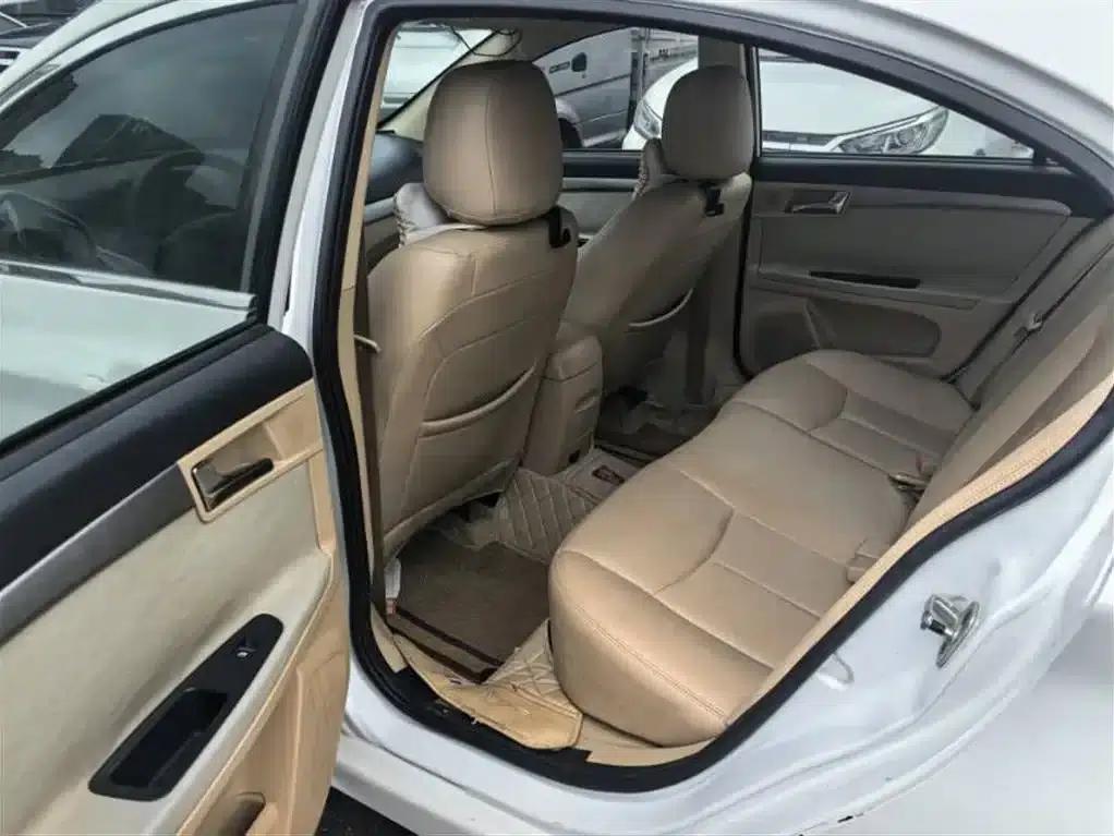 Roewe 350 2013 Model 350S 1.5L Manual Speed Edition — миниатюра 5