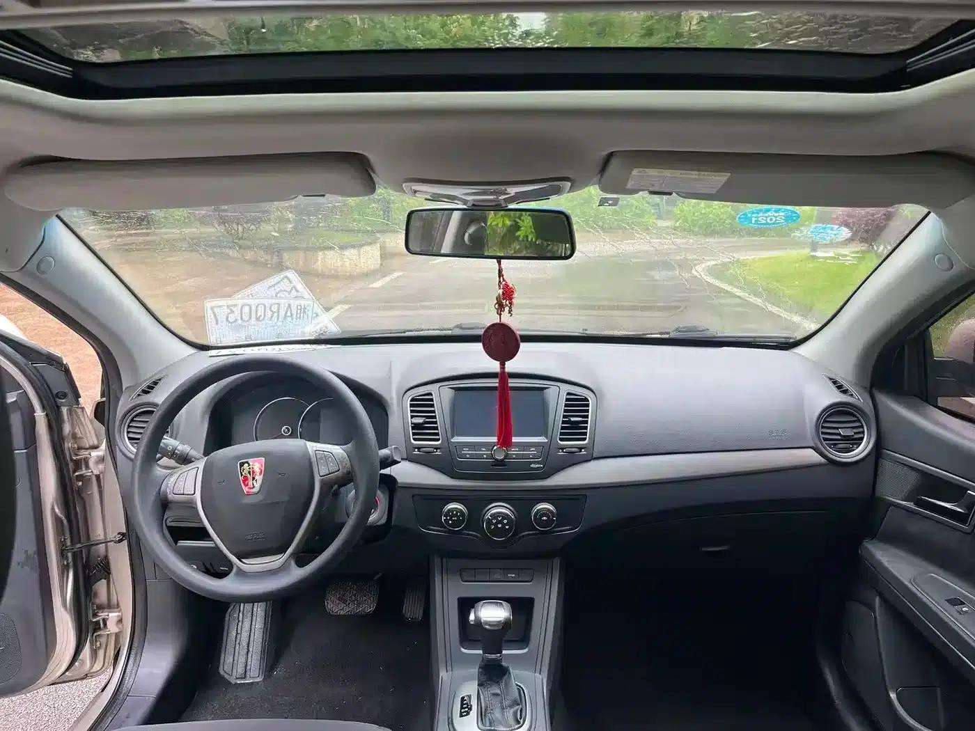 Roewe 350 2015 1.5L Automatic Premium Edition — миниатюра 8